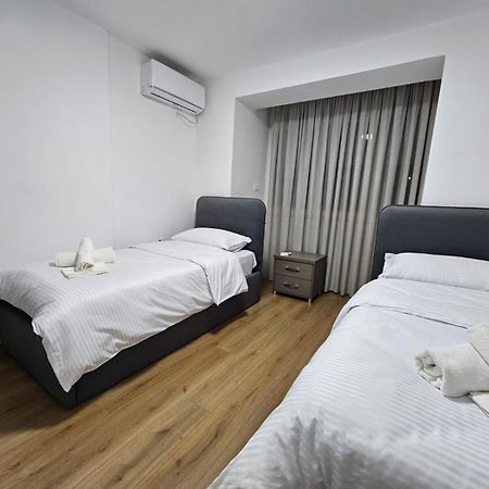 Elois Luxury Apartment Тирана Экстерьер фото