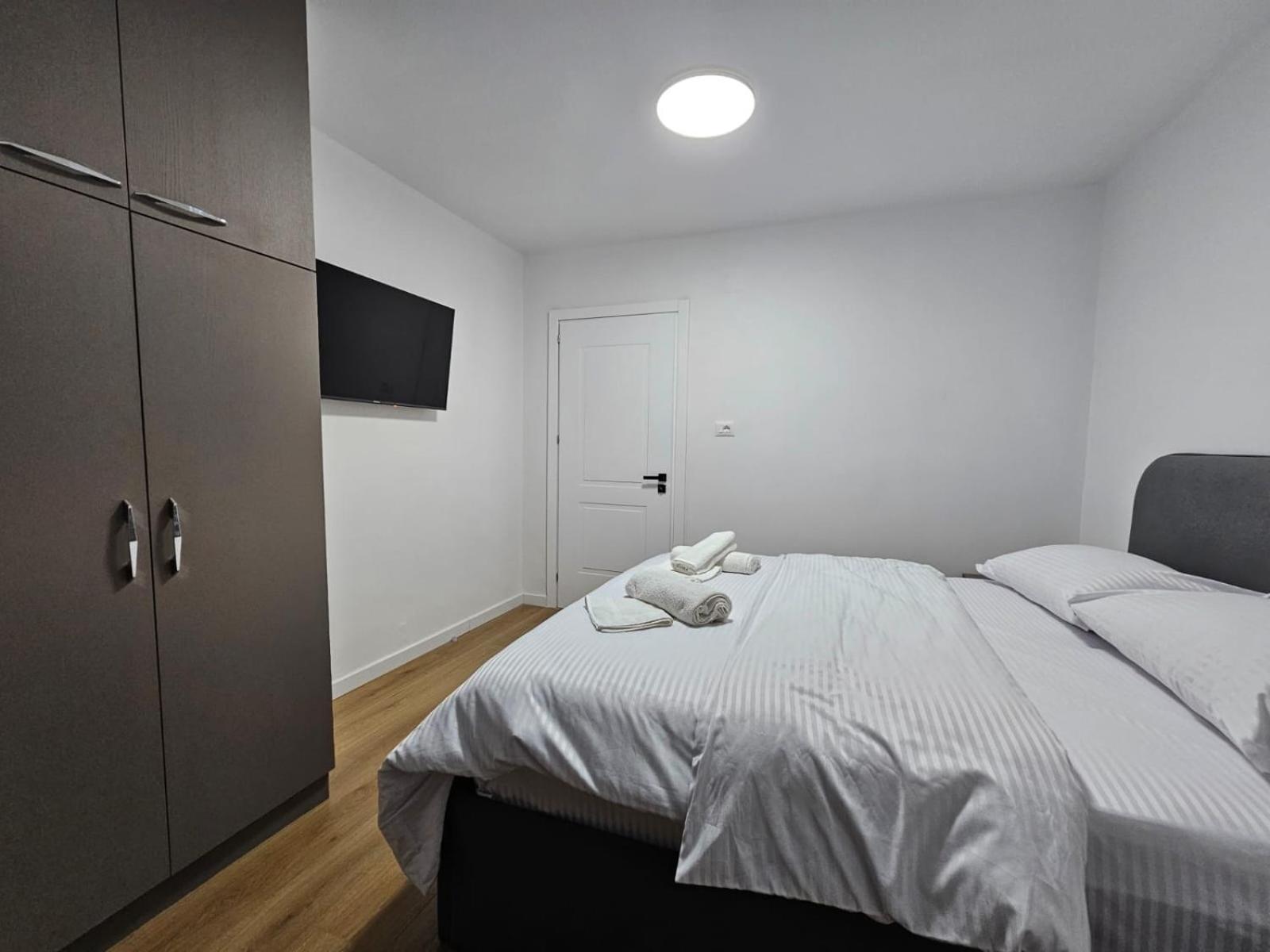 Elois Luxury Apartment Тирана Экстерьер фото